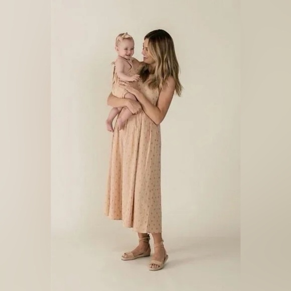 Rylee & Cru Womens Zoe Dress SZ
XS Mommy & Me Tan Boho Midi
Anthropologie - Picture 3 of 10